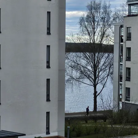 Kolmio,sauna,parkkihalli,messukeskus Haermaelaen Ranta דירה