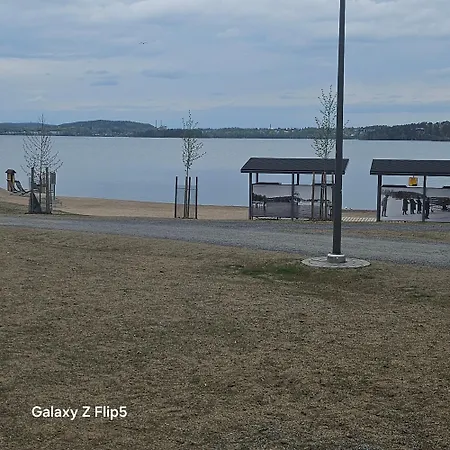 Kolmio,sauna,parkkihalli,messukeskus Haermaelaen Ranta דירה *