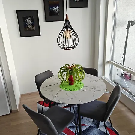 Kolmio,sauna,parkkihalli,messukeskus Haermaelaen Ranta Daire