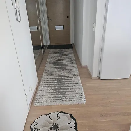 Daire Kolmio,sauna,parkkihalli,messukeskus Haermaelaen Ranta Tampere